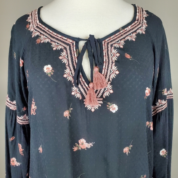 Lovestitch Floral Embroidered Tassel Top - Picture 2 of 10